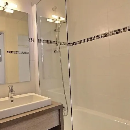 Rénové 2 Pièces, Aux Pieds, 4 Personnes - Fr-1-455-113 *